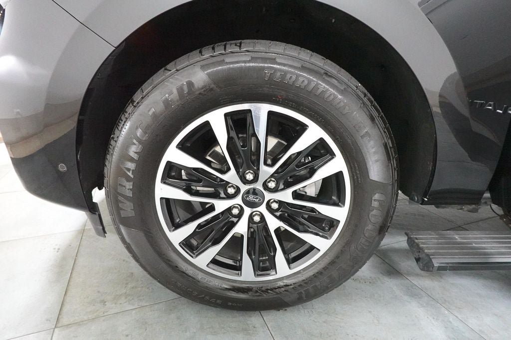 Certified 2025 Ford Expedition Platinum AWD/4WD image 38