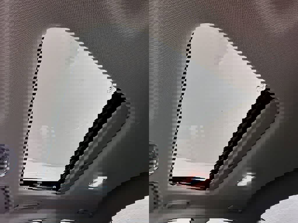 Used 2022 Hyundai Elantra Limited image 31