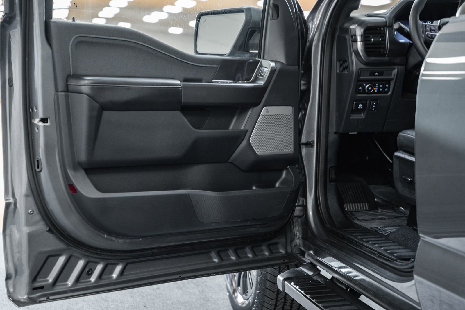 Certified 2025 Ford F150 Lariat image 47