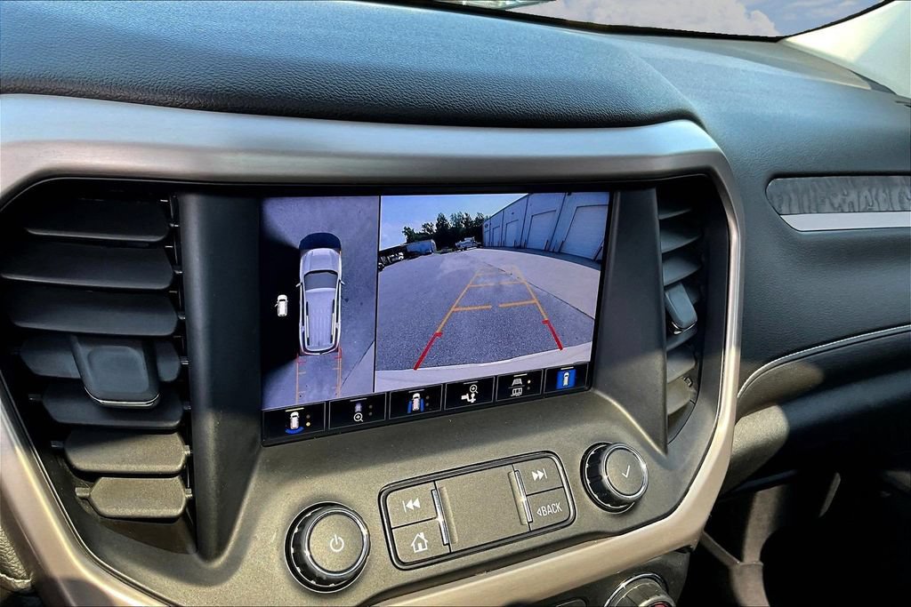 Used 2021 GMC Acadia Denali w/ Denali Technology Package FWD image 16