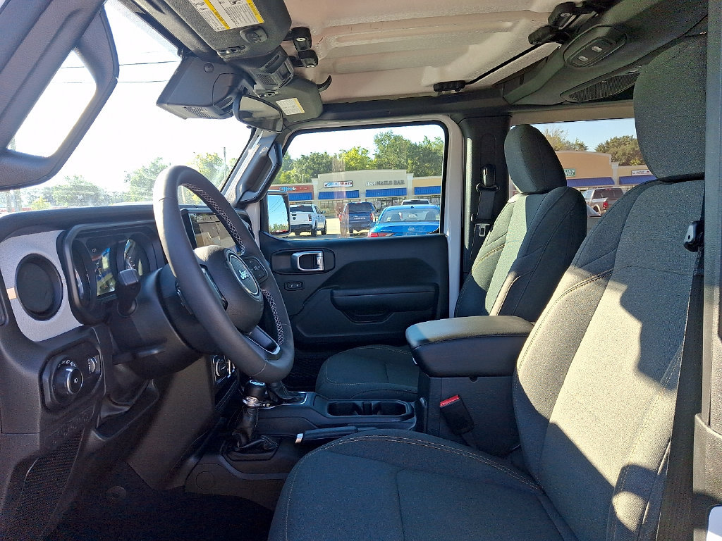Used 2025 Jeep Wrangler Sport AWD/4WD image 11