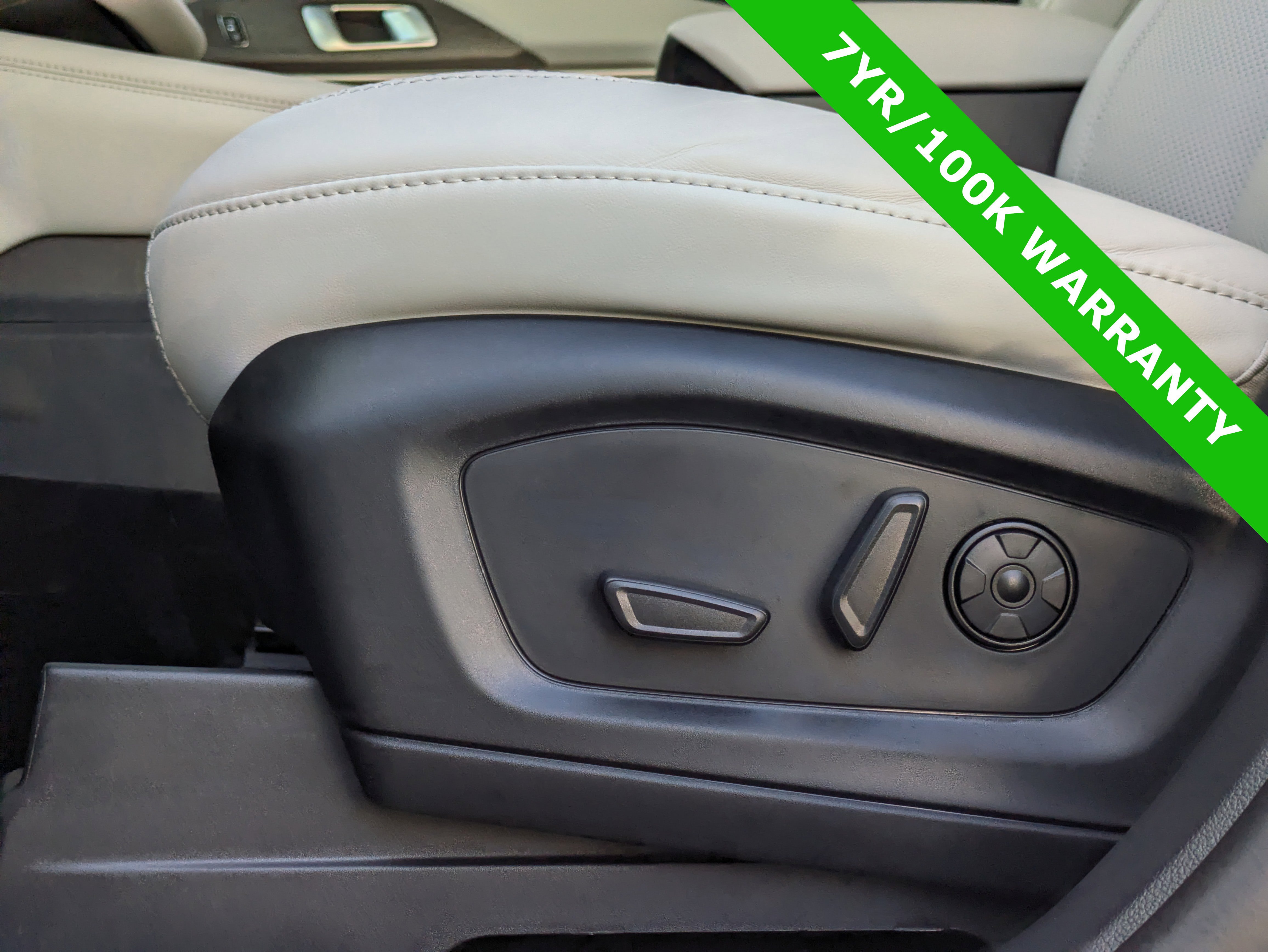 Certified 2025 Ford Explorer Platinum w/ Ultimate Package image 24