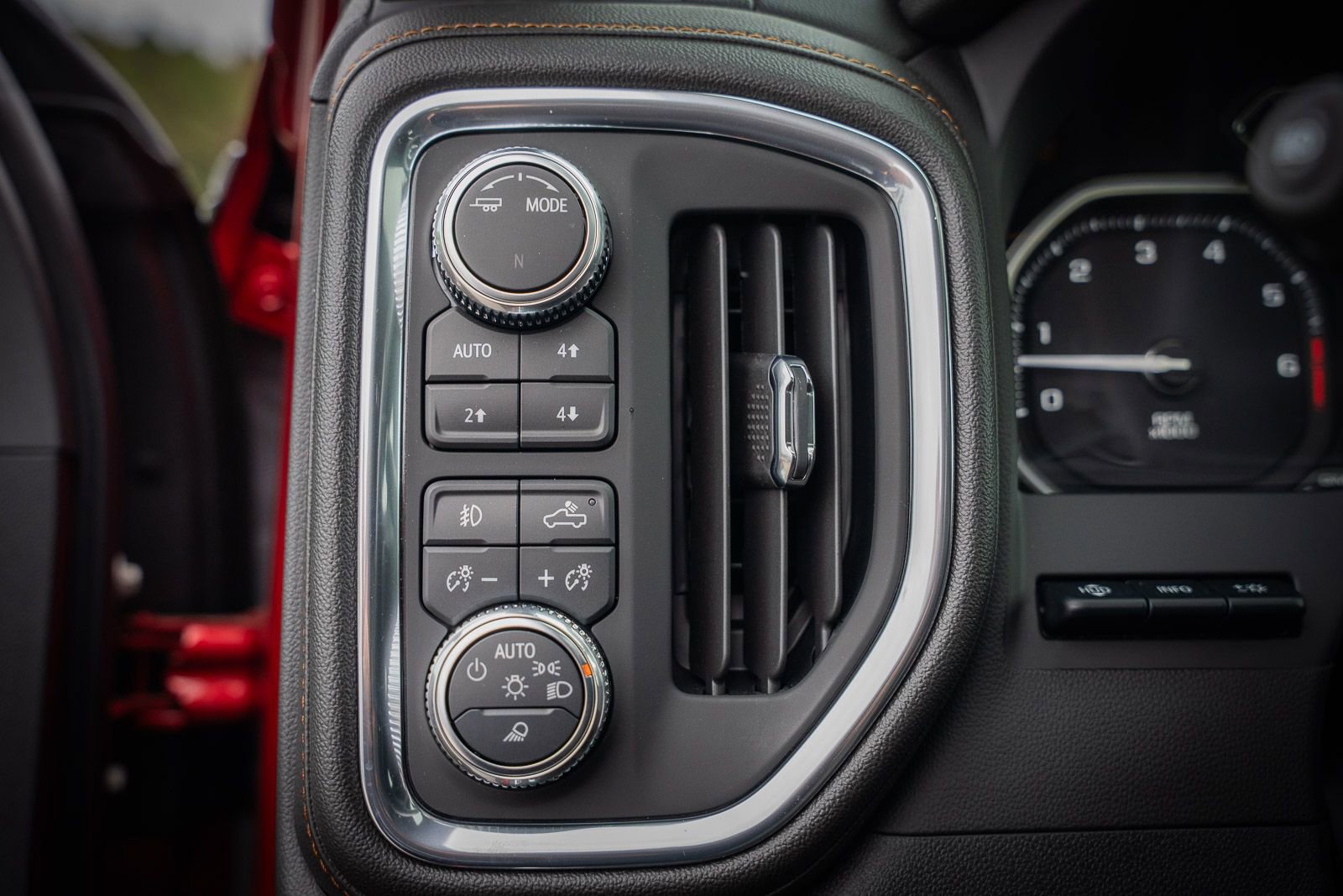 Used 2022 GMC Sierra 2500 AT4 w/ AT4 Premium Plus Package AWD/4WD image 47