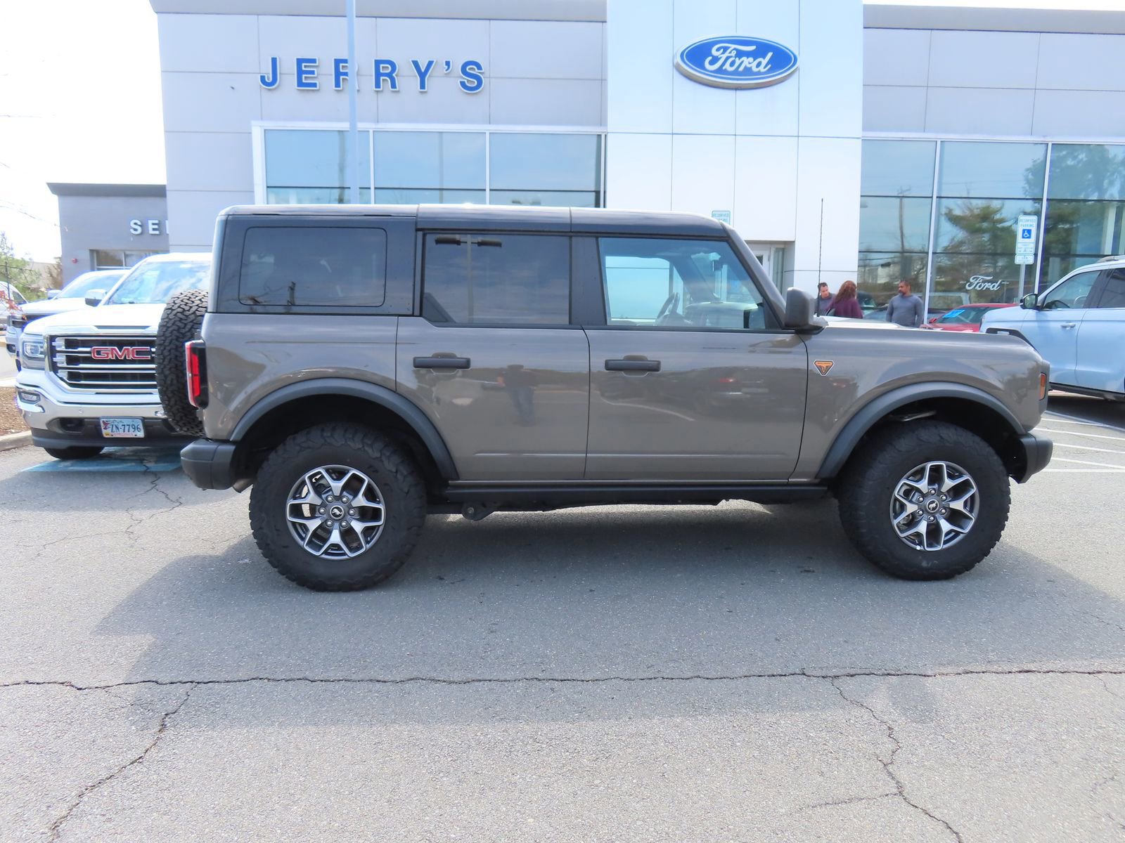 Certified 2025 Ford Bronco Badlands image 8