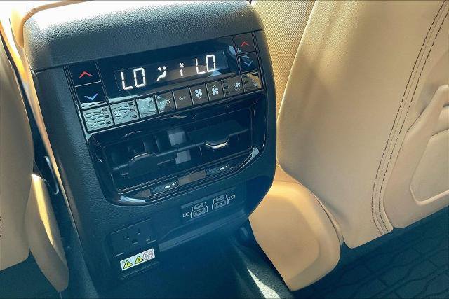 Used 2024 Jeep Grand Cherokee L Summit AWD/4WD image 10