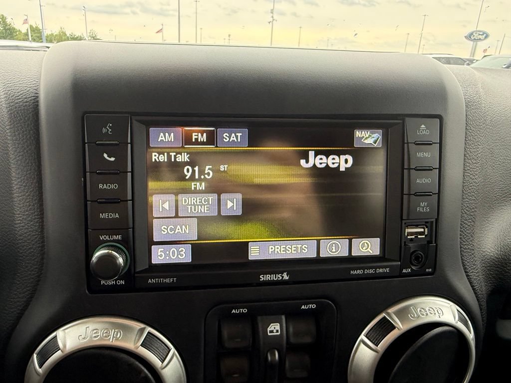 Used 2017 Jeep Wrangler Unlimited Sahara w/ Dual Top Group AWD/4WD image 27