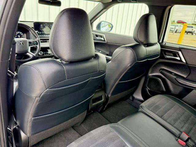 Used 2024 Mitsubishi Outlander SE Black Edition AWD/4WD image 14