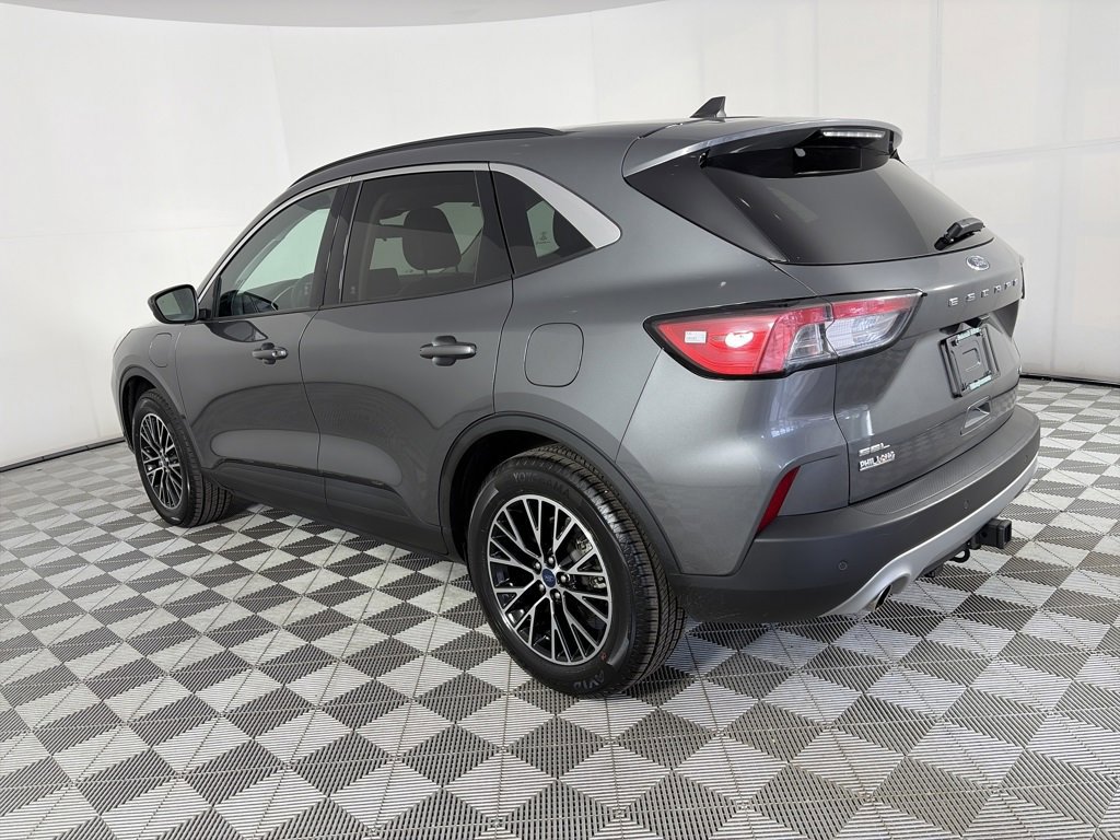 Certified 2022 Ford Escape SEL w/ Class II Trailer Tow Package image 3