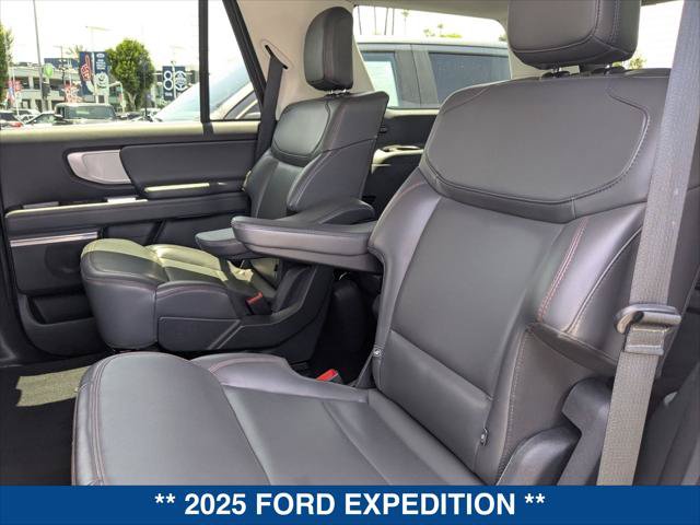 Certified 2025 Ford Expedition Active AWD/4WD image 21