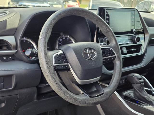 Used 2022 Toyota Highlander L FWD image 26