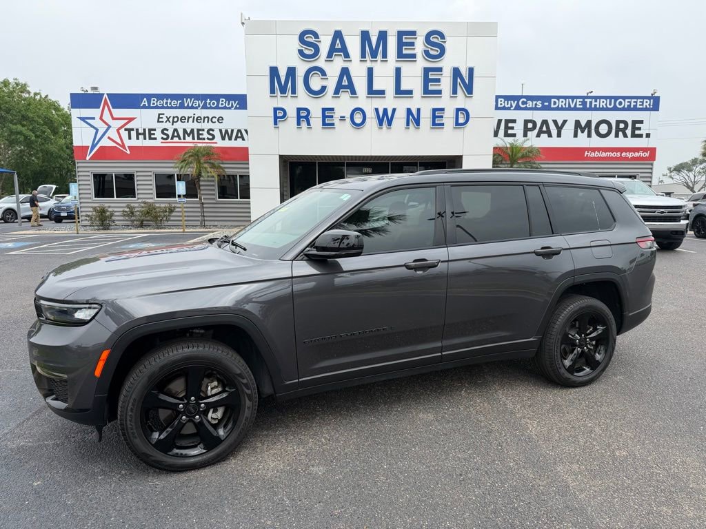 Used 2025 Jeep Grand Cherokee L Limited w/ Black Appearance Package AWD/4WD image 1