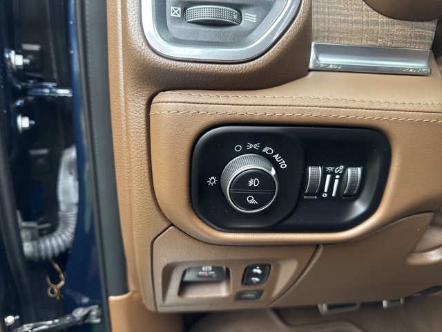 Used 2024 RAM 1500 Limited AWD/4WD image 19