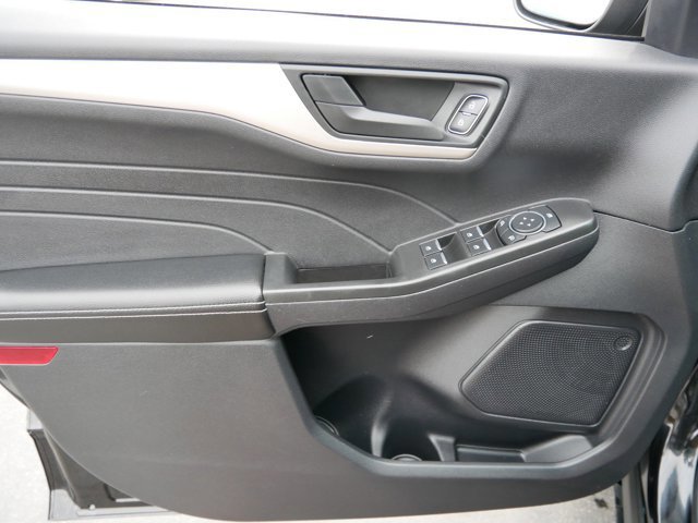 Certified 2022 Ford Escape SE w/ SE Sport Appearance Package image 9