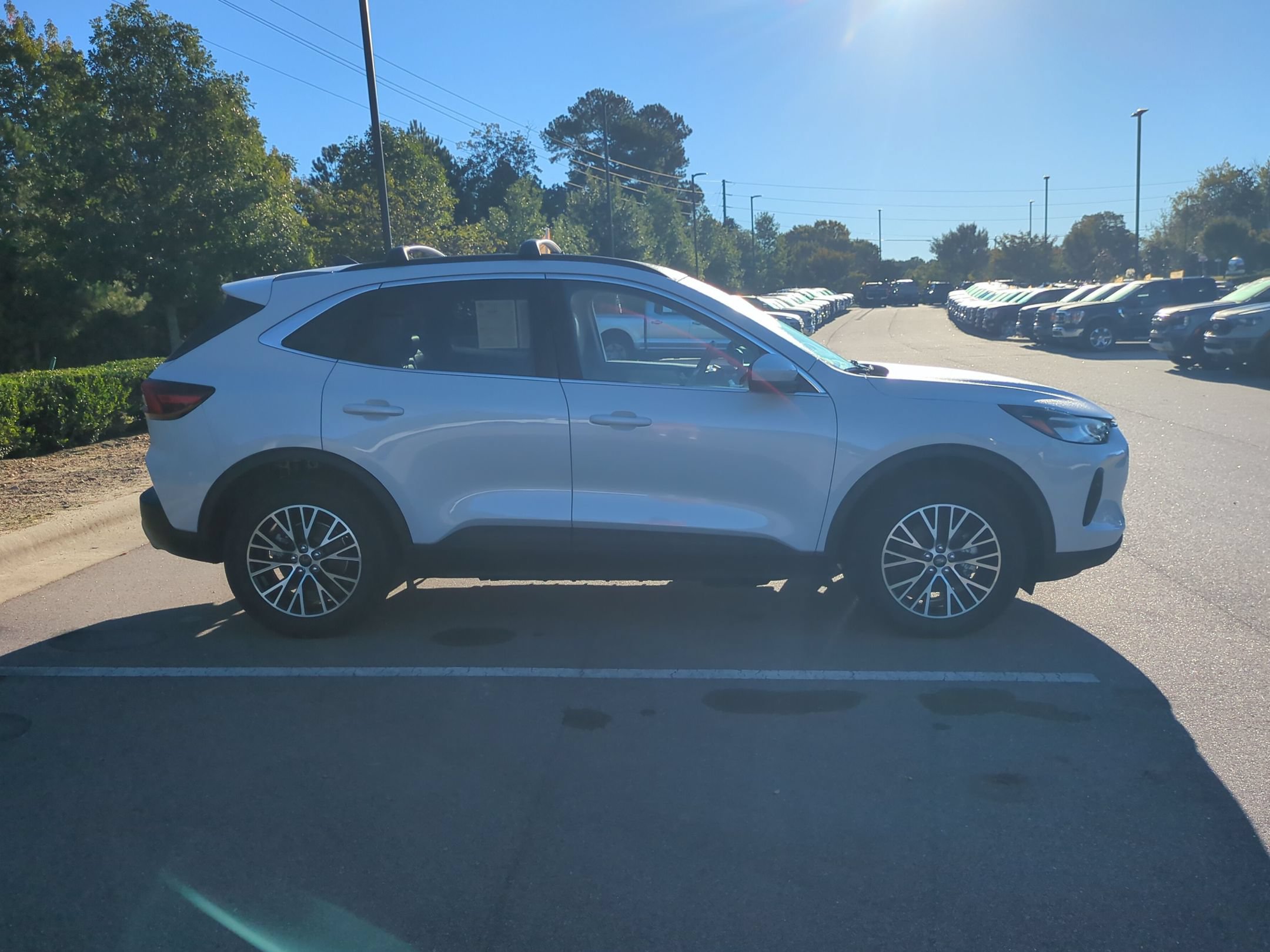 Certified 2025 Ford Escape SE FWD image 3