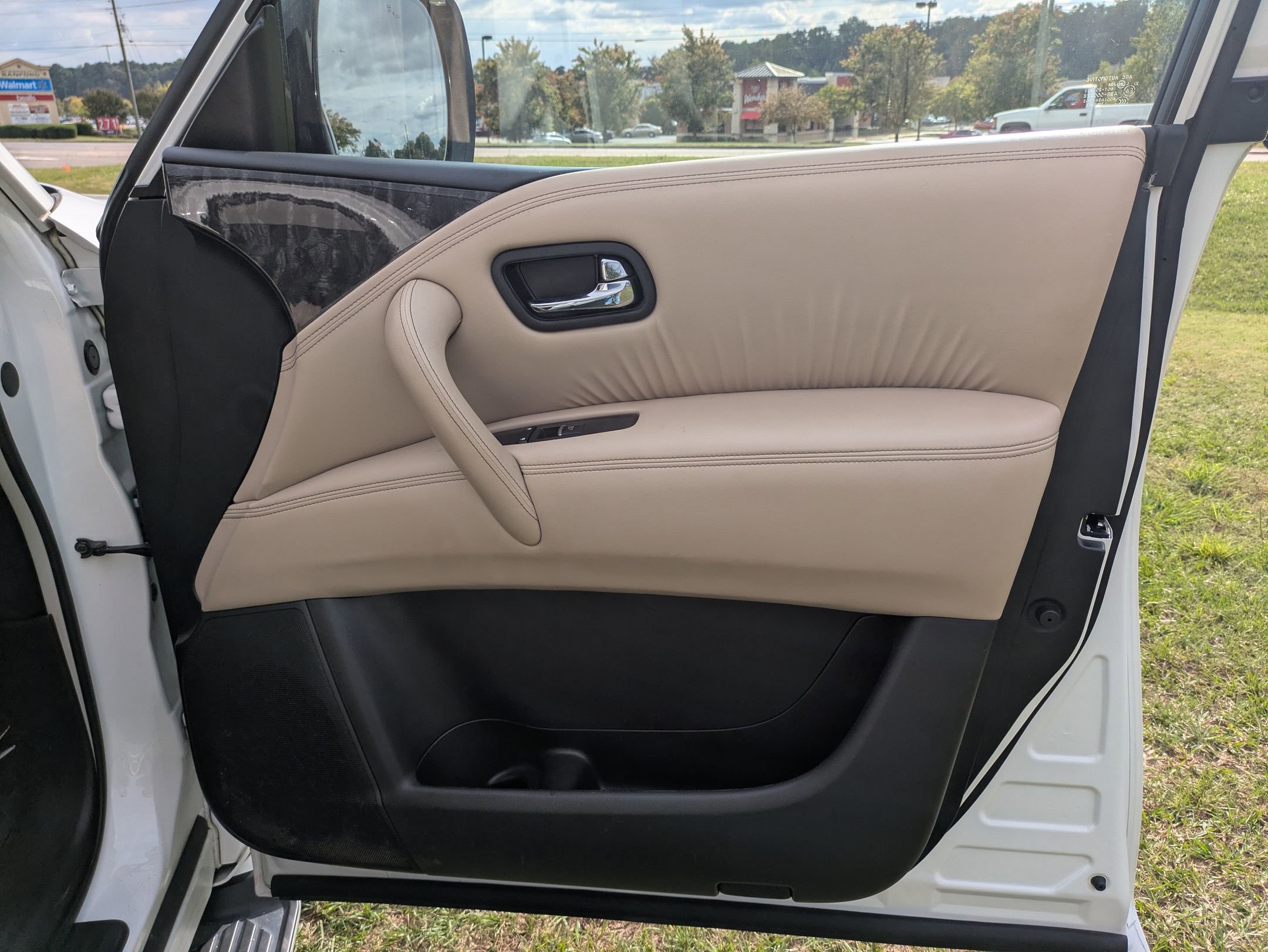 Used 2021 Nissan Armada Platinum w/ Captain's Chairs Package image 34