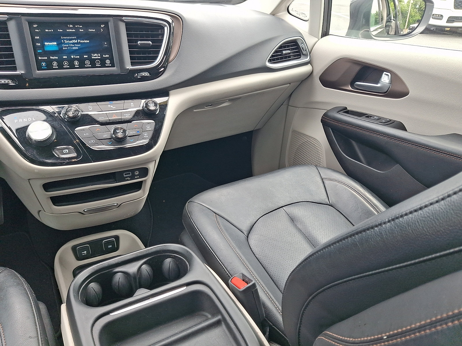 Used 2019 Chrysler Pacifica Touring-L FWD image 16