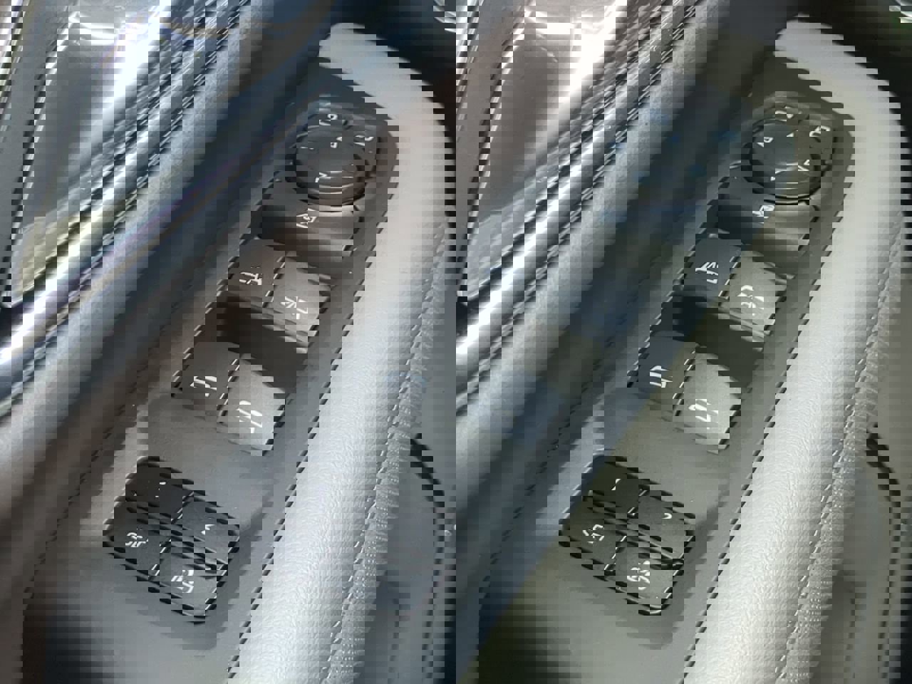 Used 2023 GMC Yukon SLT image 23