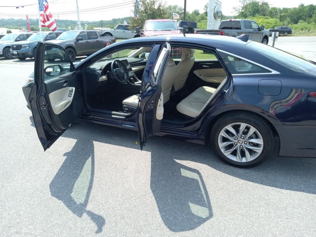 Used 2021 Toyota Avalon XLE FWD image 25