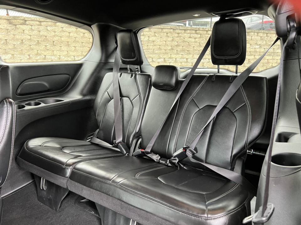 Used 2026 Chrysler Pacifica Select image 12
