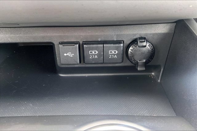 Used 2021 Toyota Highlander XLE FWD image 33