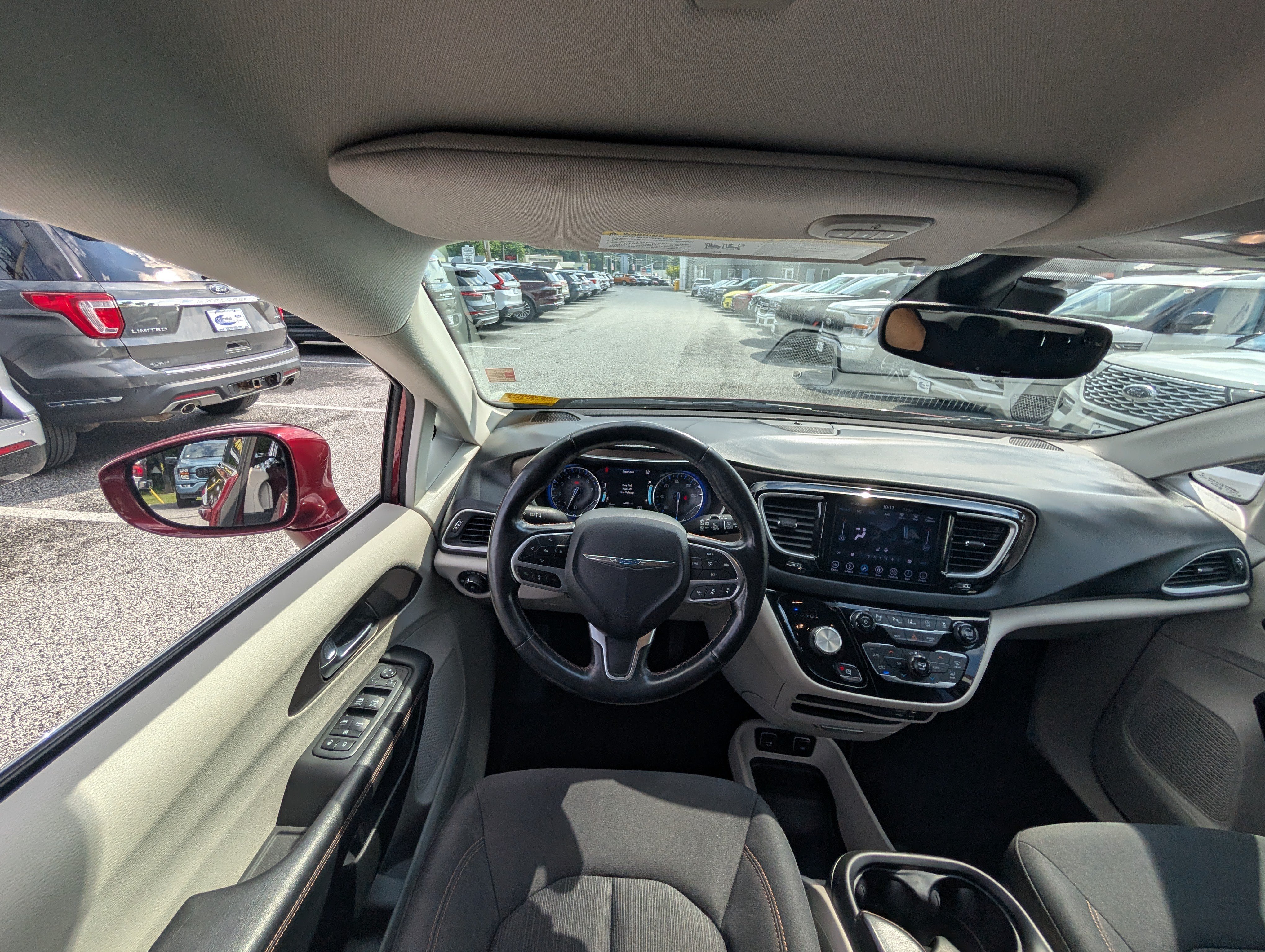 Used 2019 Chrysler Pacifica Touring Plus w/ Advanced Safetytec Group FWD image 21