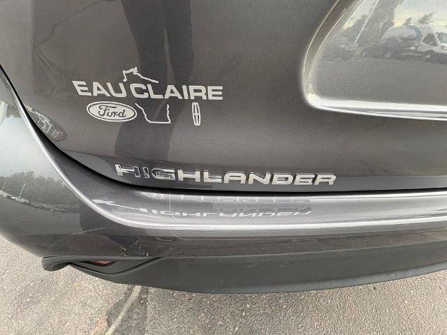 Used 2022 Toyota Highlander XLE AWD/4WD image 11