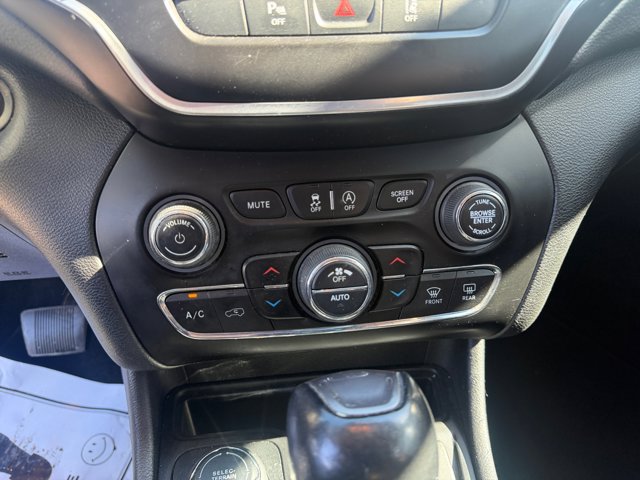Used 2020 Jeep Cherokee Latitude Lux w/ Comfort/Convenience Group AWD/4WD image 31
