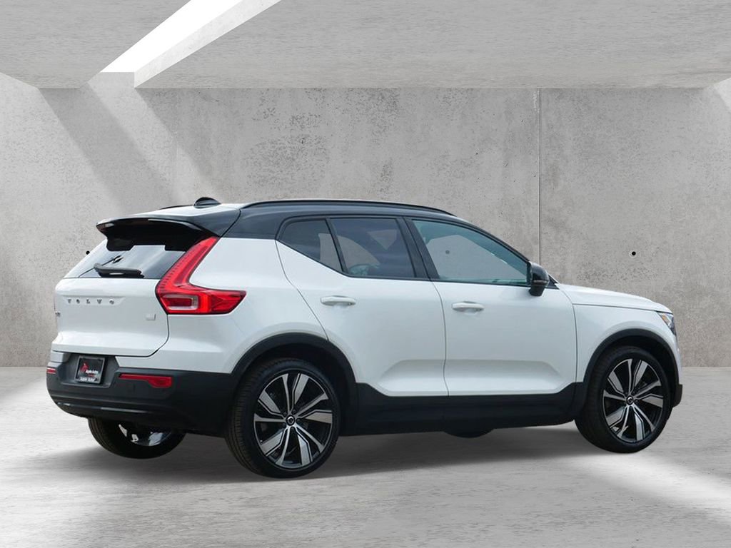 Used 2021 Volvo XC40 P8 Recharge w/ Advanced Package image 3