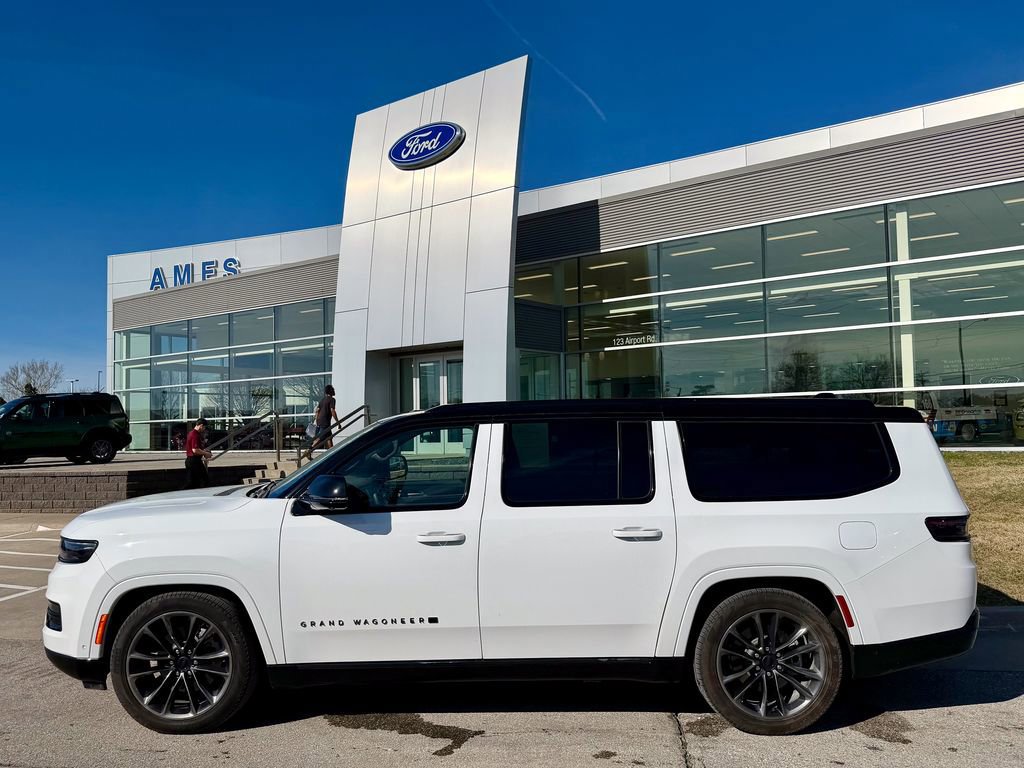 Used 2025 Jeep Grand Wagoneer L Series II Obsidian w/ Quick Order Packagew 28T image 5