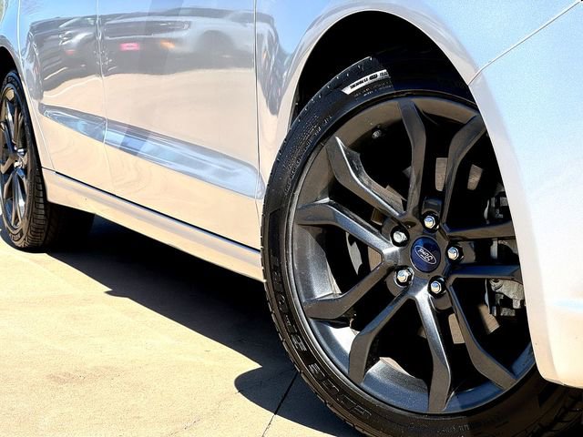 Certified 2018 Ford Fusion SE w/ Equipment Group 201A image 6