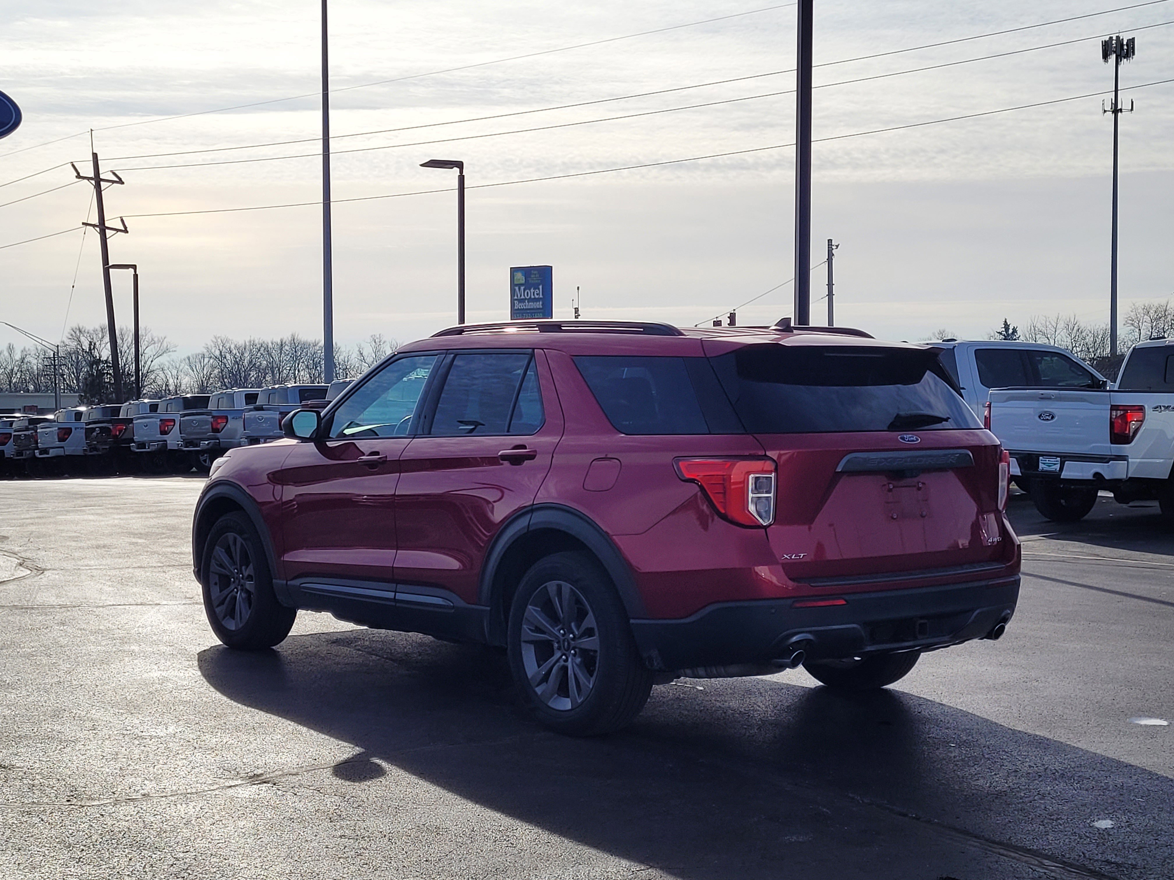 Certified 2021 Ford Explorer XLT w/ Equipment Group 202A image 3