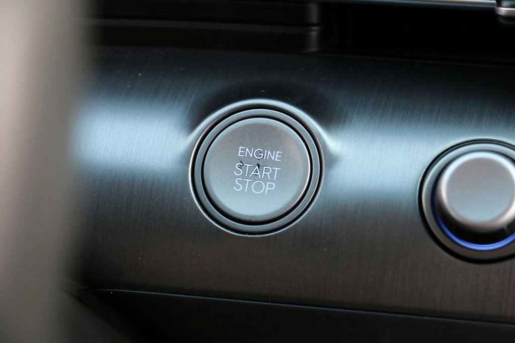 Used 2025 Hyundai Kona SEL image 12