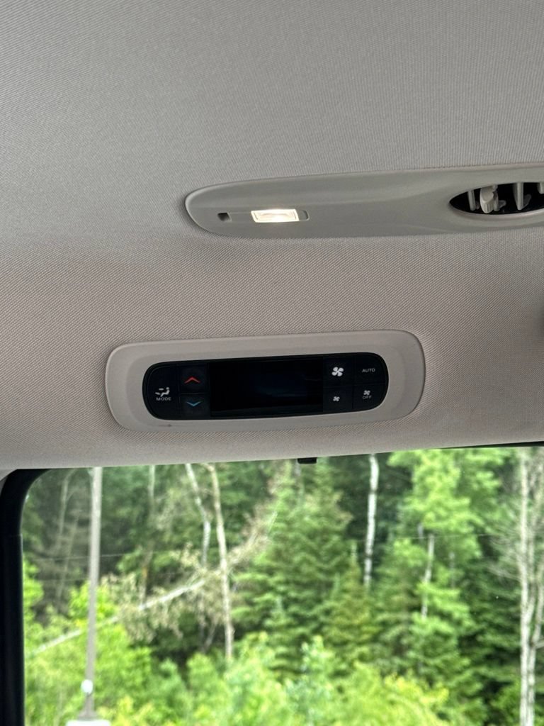 Used 2022 Chrysler Pacifica Touring-L FWD image 15