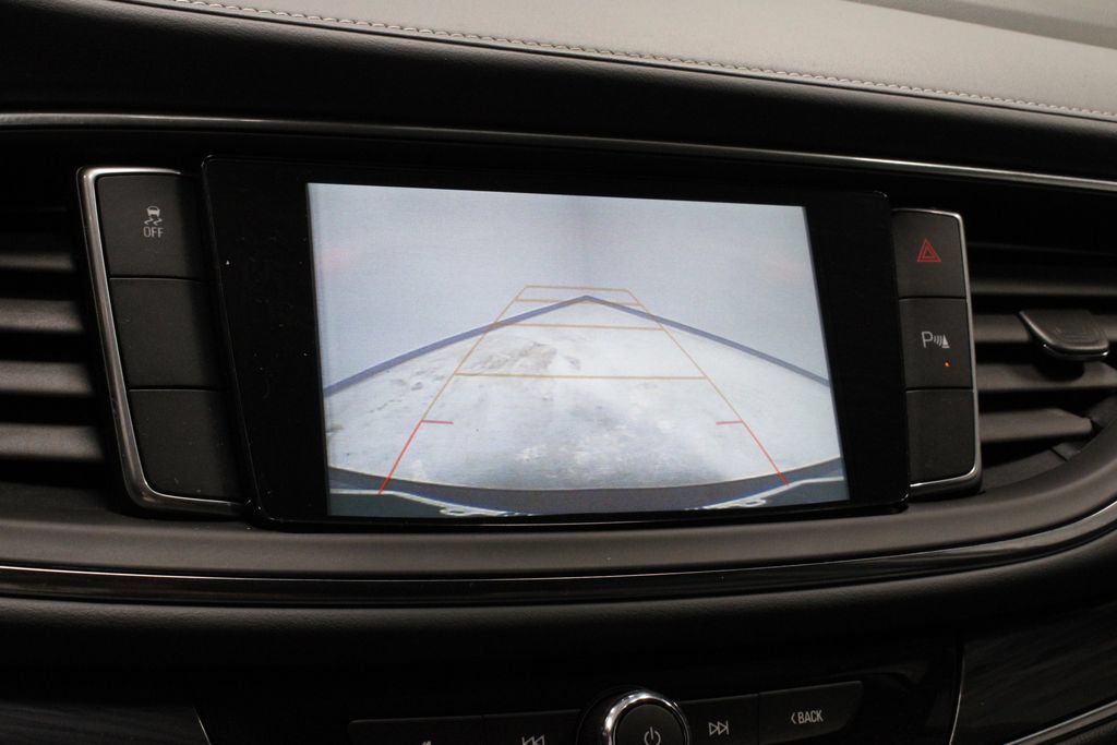 Used 2019 Buick Enclave Essence FWD image 2