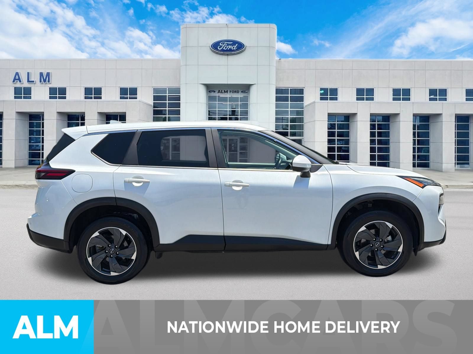 Used 2025 Nissan Rogue SV FWD image 4