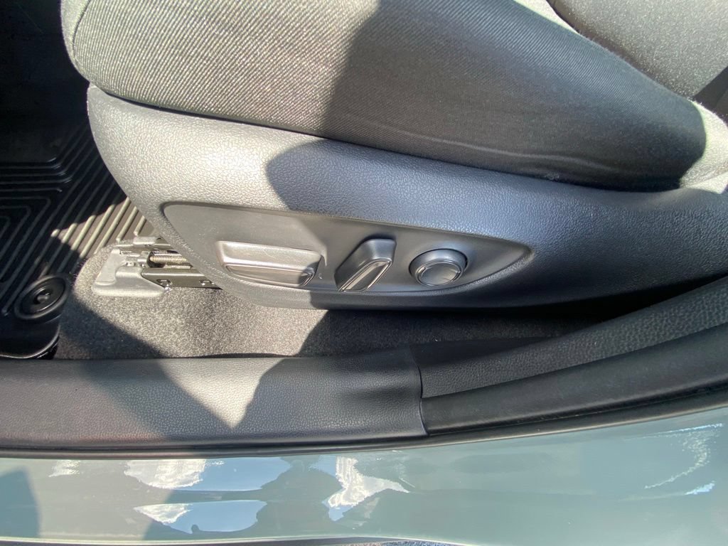 Used 2020 Toyota RAV4 XLE FWD image 10