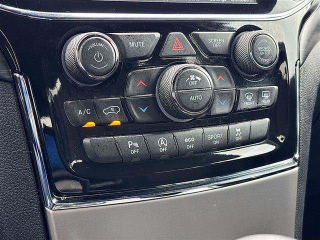 Used 2022 Jeep Grand Cherokee Laredo E AWD/4WD image 17