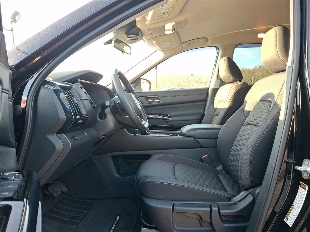 Used 2022 Nissan Pathfinder S image 14