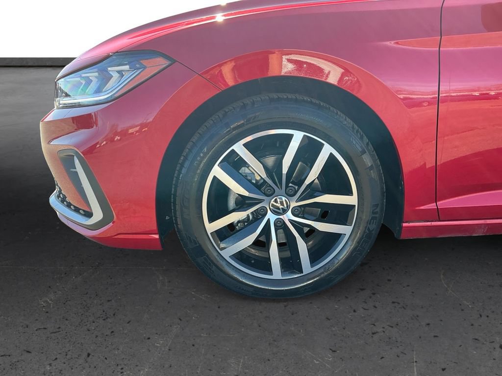 Used 2025 Volkswagen Jetta SE w/ Sunroof Package FWD image 13