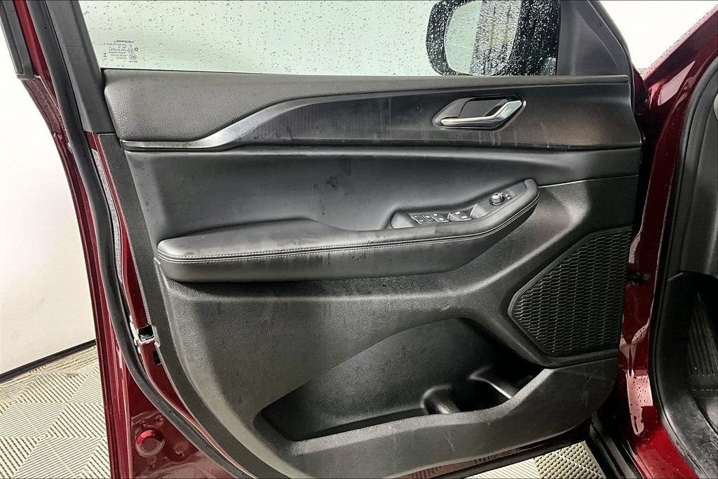 Used 2025 Jeep Grand Cherokee Altitude AWD/4WD image 18