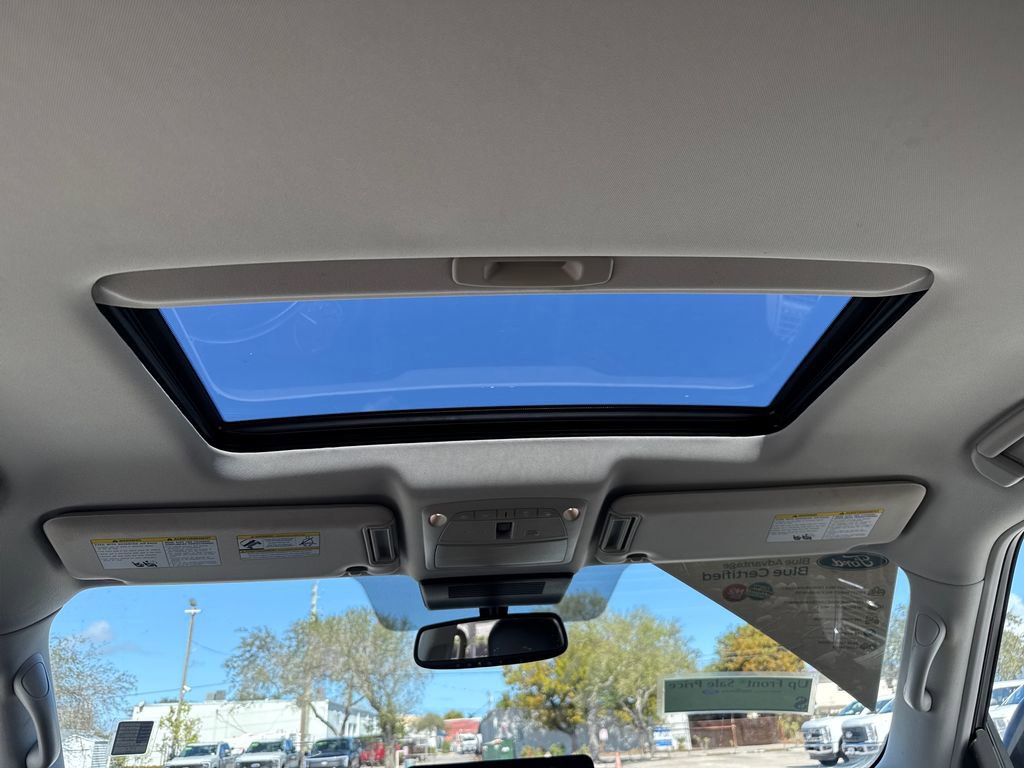 Used 2021 Nissan Armada SL w/ Captain's Chairs Package image 8