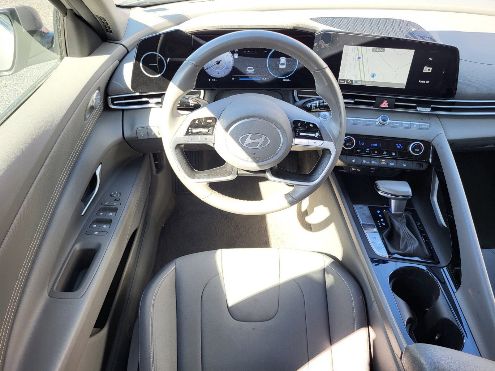 Used 2025 Hyundai Elantra SEL image 14