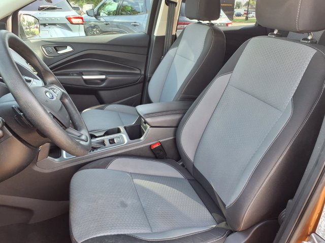 Certified 2017 Ford Escape SE w/ Equipment Group 201A FWD image 3