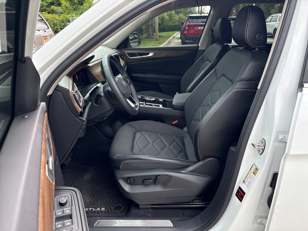 Used 2024 Volkswagen Atlas SE FWD image 28