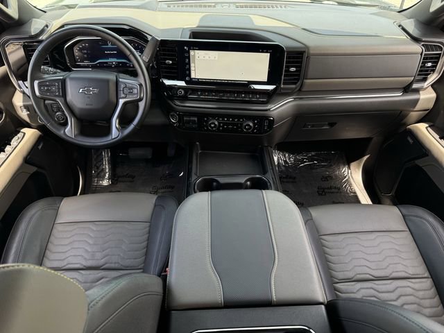 Used 2024 Chevrolet Silverado 2500 ZR2 w/ Technology Package image 9