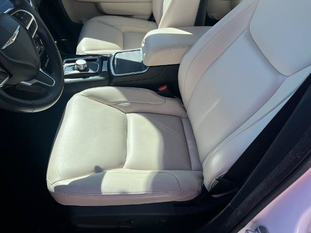 Used 2020 Chrysler 300 Touring RWD image 18