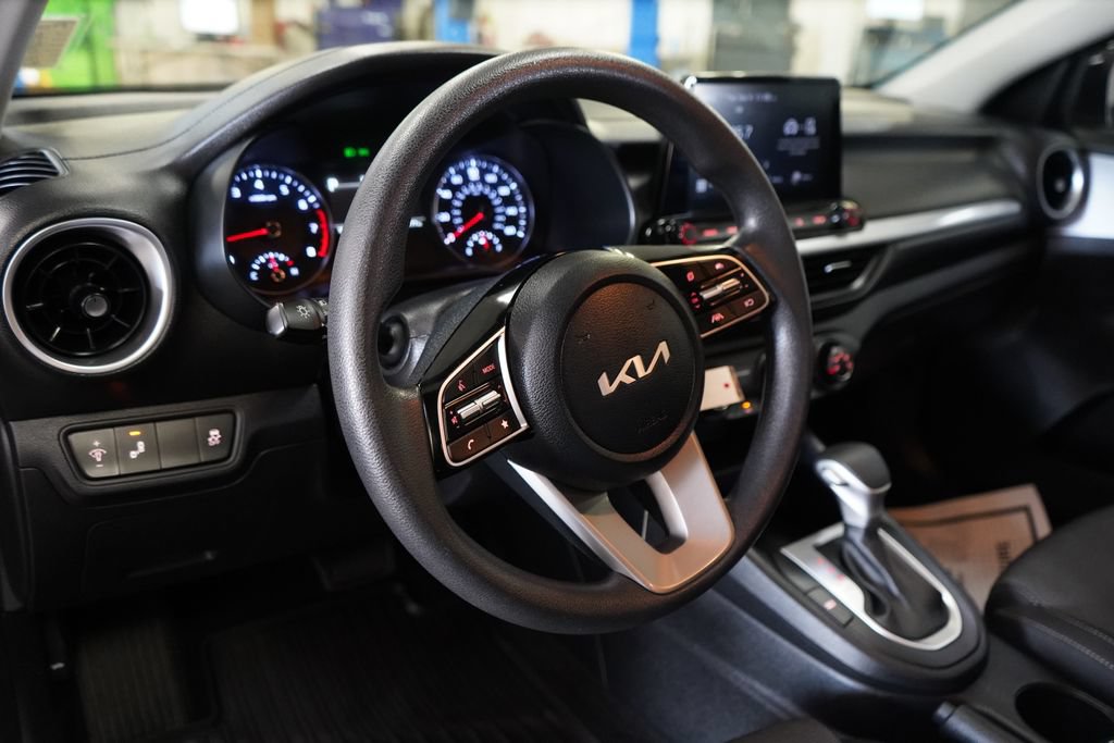 Used 2024 Kia Forte LXS w/ LXS Technology Package FWD image 16