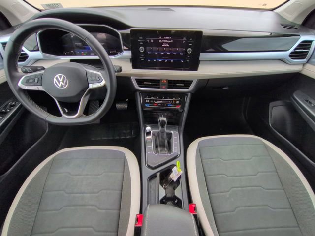 Used 2025 Volkswagen Taos SE FWD image 16