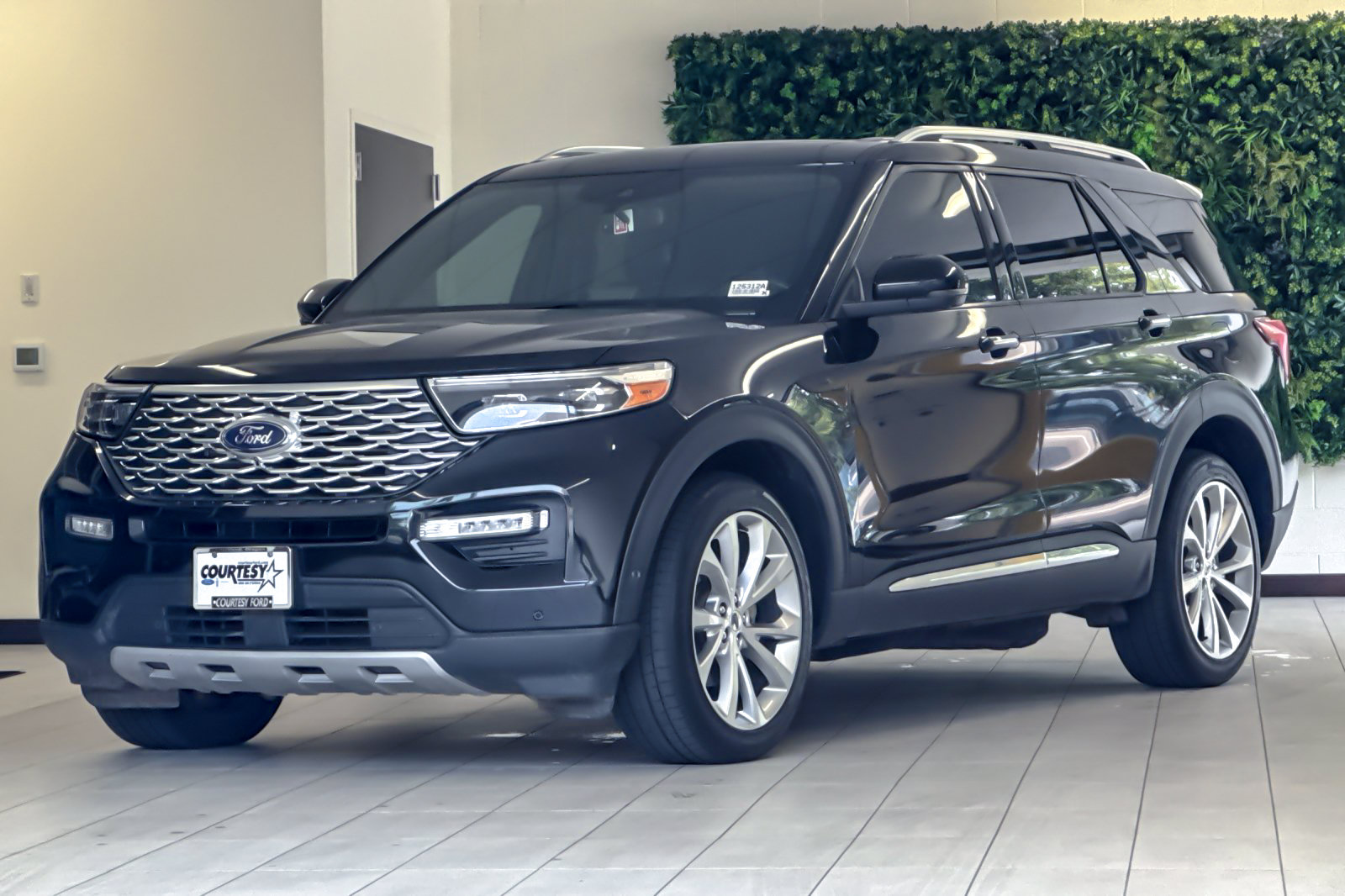 Certified 2021 Ford Explorer Platinum w/ Equipment Group 601A AWD/4WD image 8