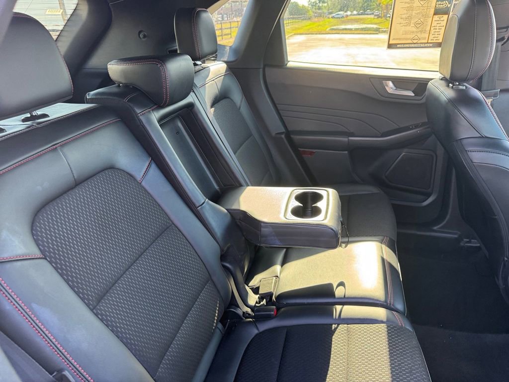 Certified 2025 Ford Escape ST-Line AWD/4WD image 26